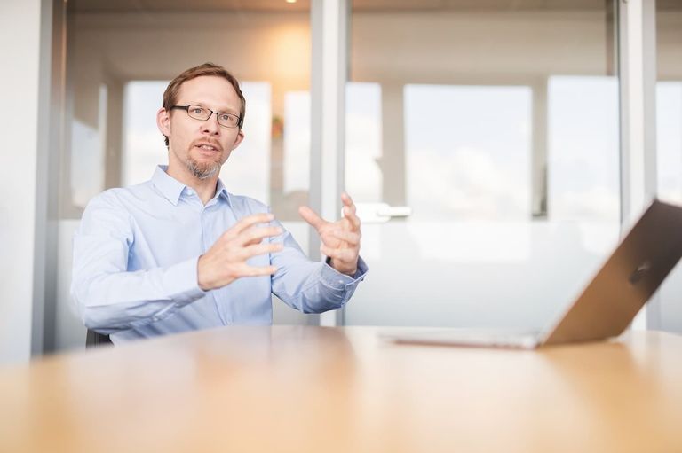 Moderne Fortbildungen in der Praxis Schulz in Henstedt-Ulzburg zu Implantologie, Prothetik und DVT – praxisnah, digital, kollegial